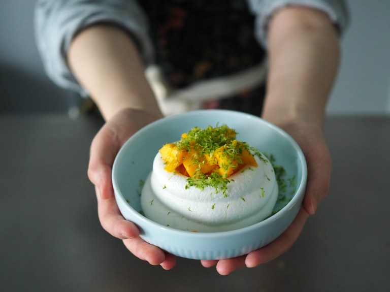 mango lime pavlova